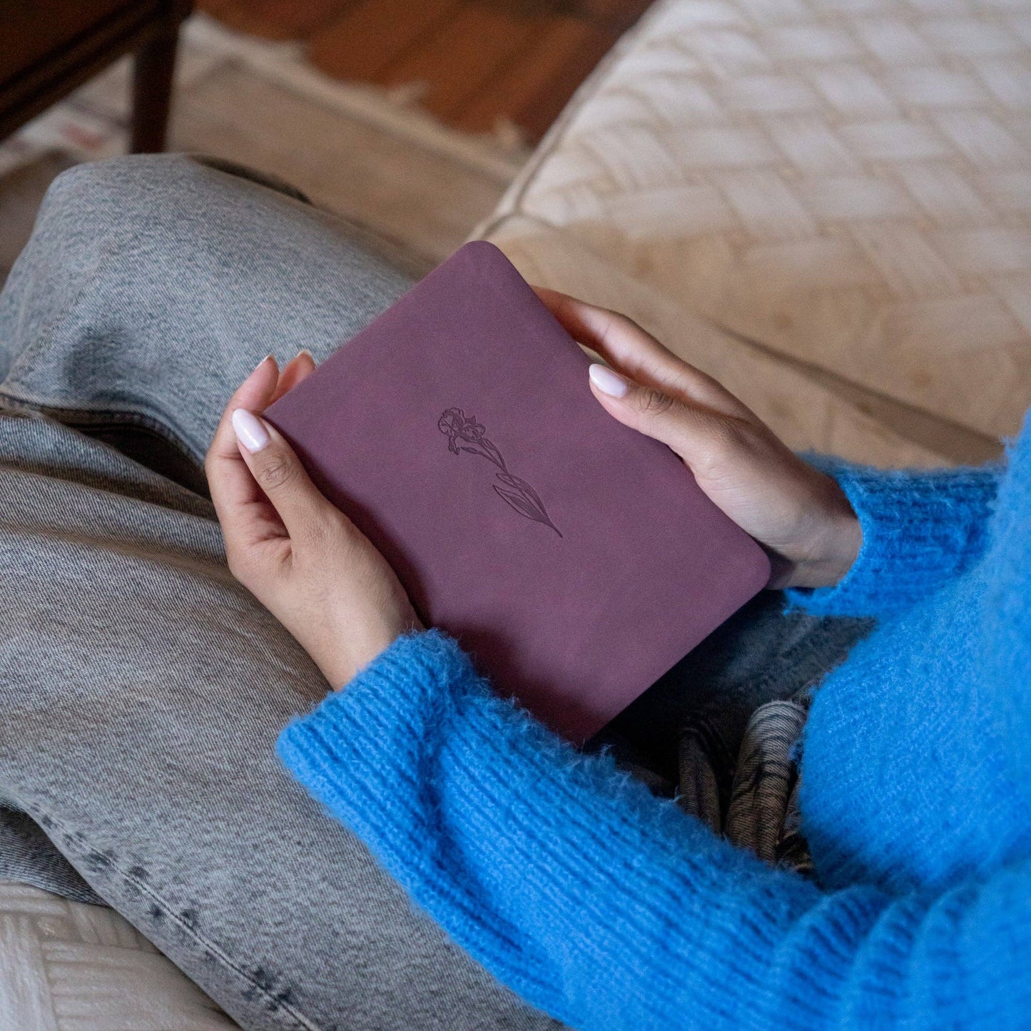 Helena Theme | NLT Compact Bible