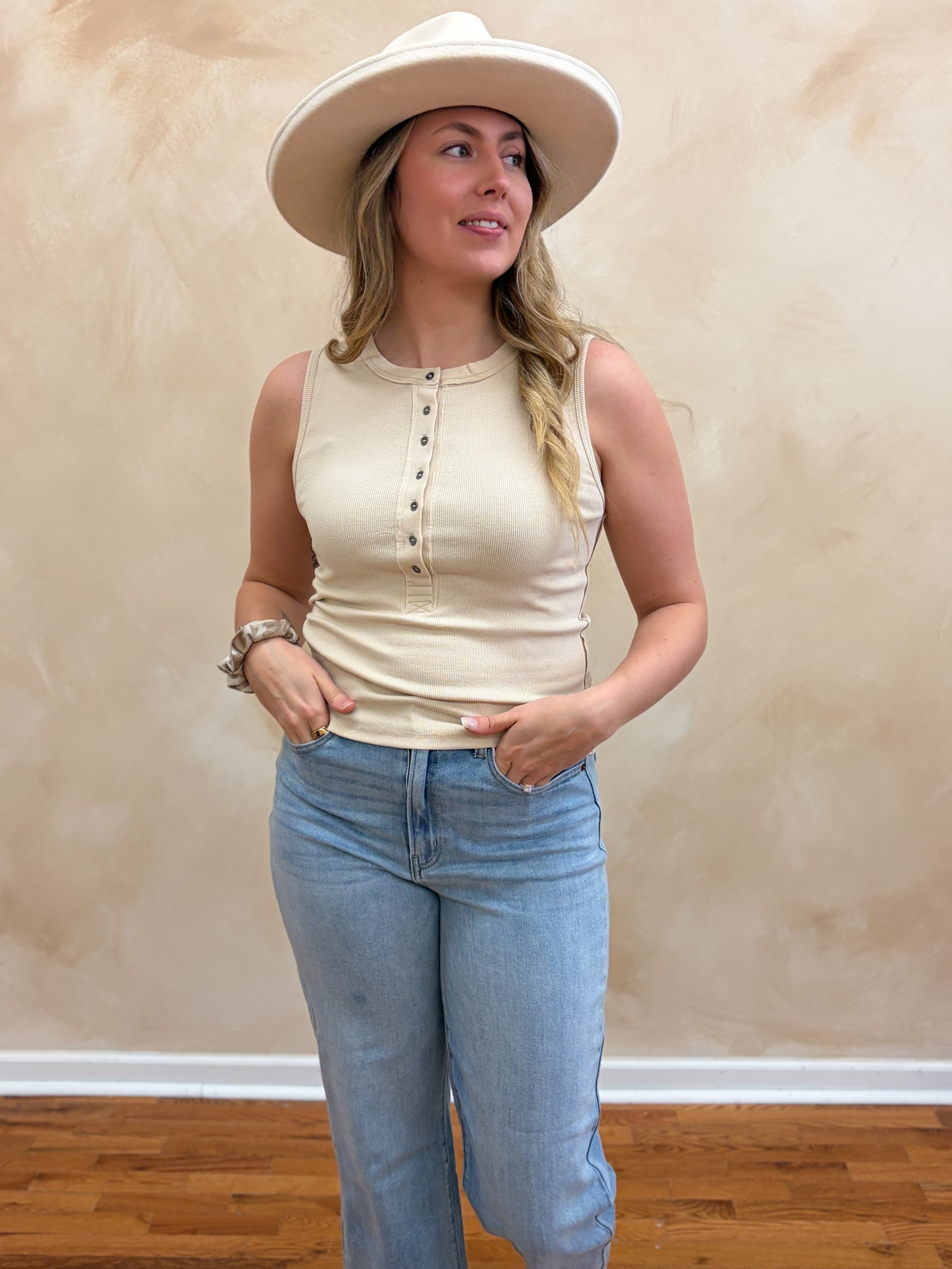Lainey Henley Tank | Tan